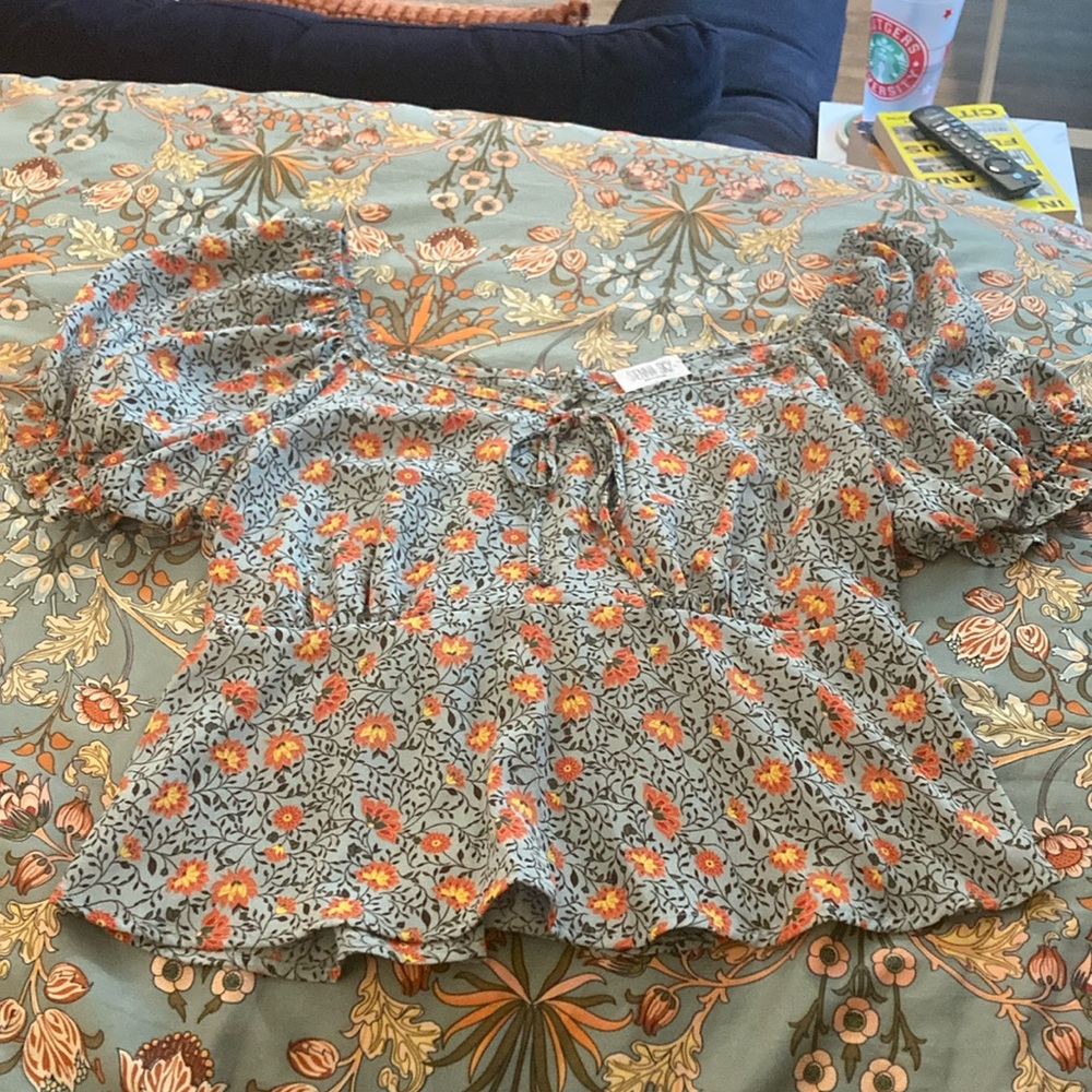 Brand Nee Summer Top